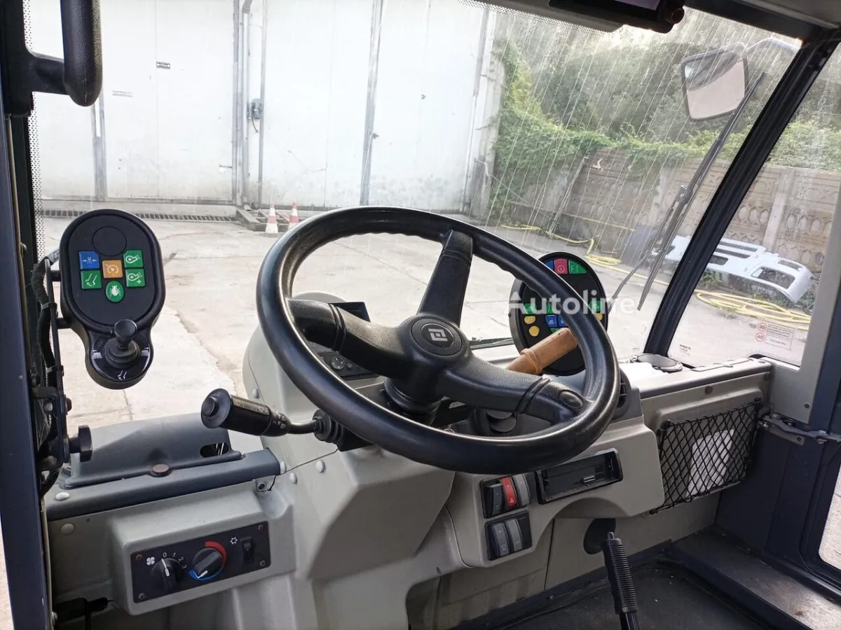 Imagine 3 pentru Maşina de măturat stradă Scarab Minor M25H Adaugă la preferinţe